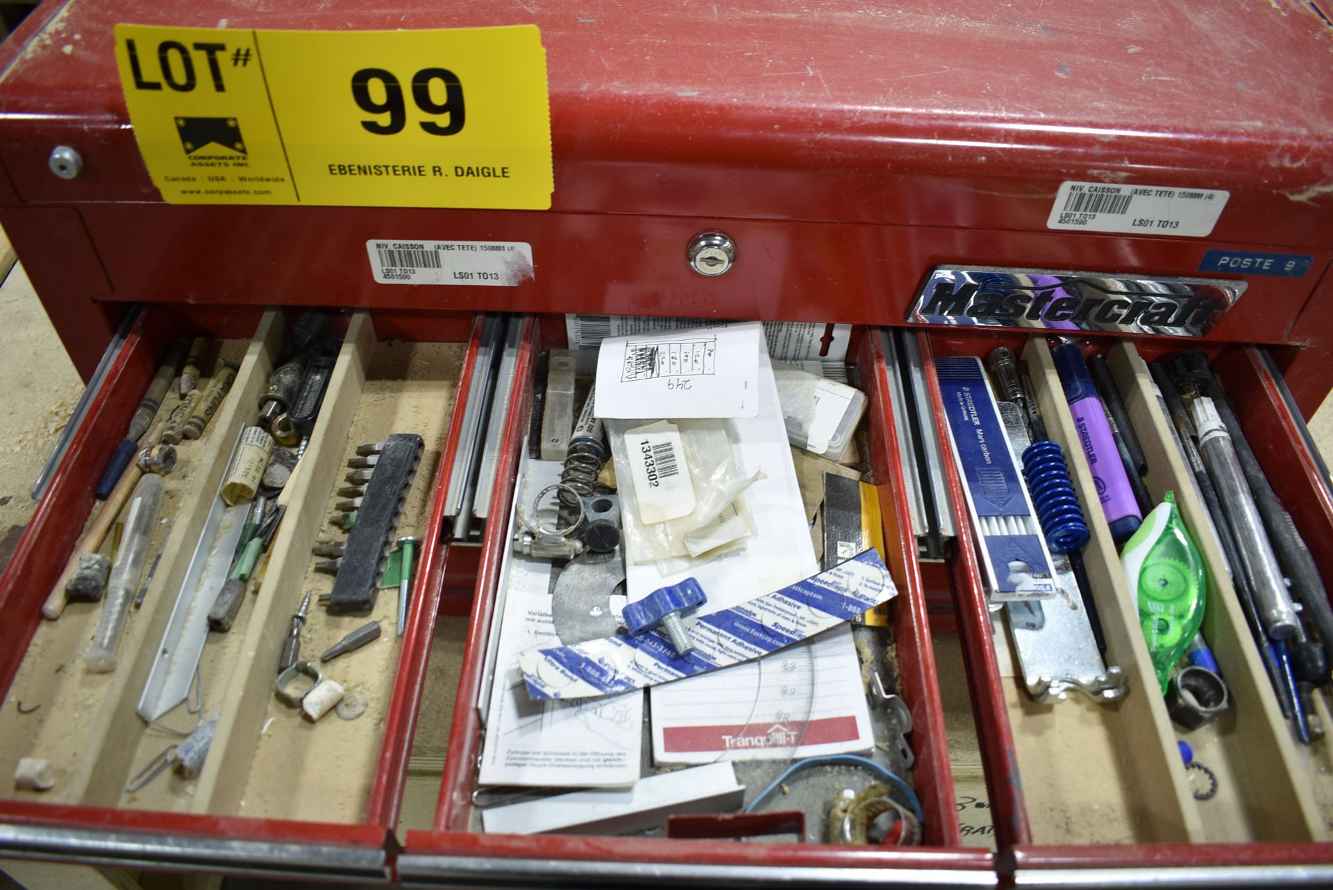 LOT/ MASTERCRAFT TOOLBOX WITH CONTENTS CONSISTING OF DRILL CHUCKS AND SUPPLIES [RIGGING FEE FOR - Image 2 of 4
