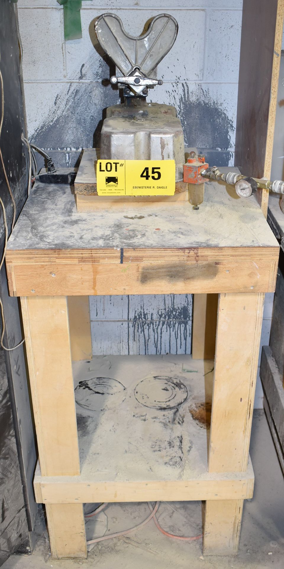 PNEUMATIC PAINT SHAKER WITH STAND, S/N N/A [RIGGING FEE FOR LOT #45 - $25 CAD PLUS APPLICABLE