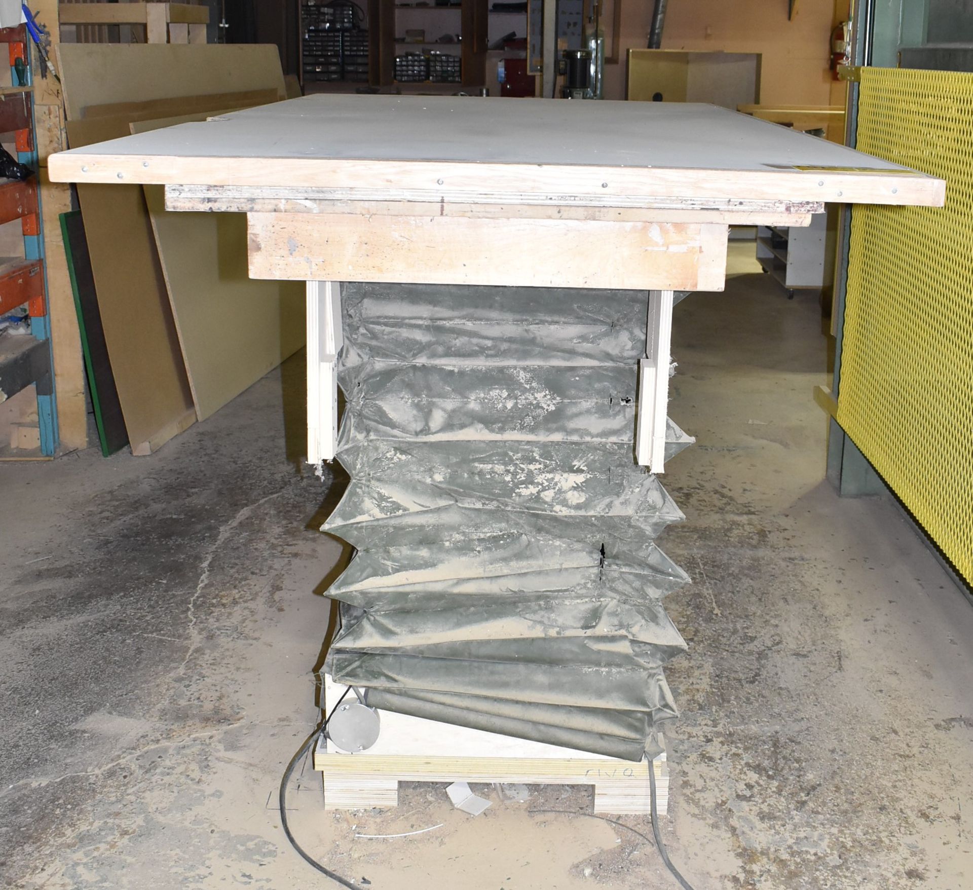 ELECTRIC LIFT TABLE, S/N N/A (CI) [RIGGING FEE FOR LOT #56 - $35 CAD PLUS APPLICABLE TAXES] - Image 2 of 3