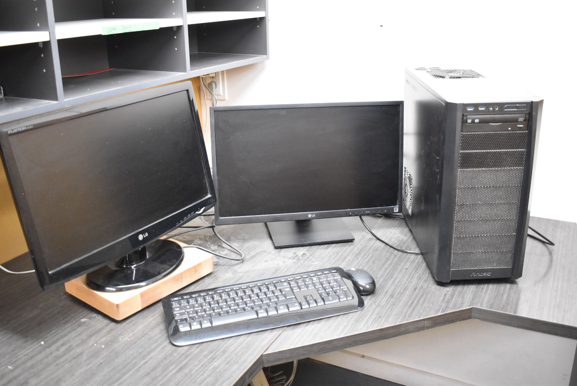 LOT/ ANTEC DESKTOP COMPUTER WITH (2) LG MONITORS, KEYBOARD AND MOUSE [RIGGING FEE FOR LOT #162 - $