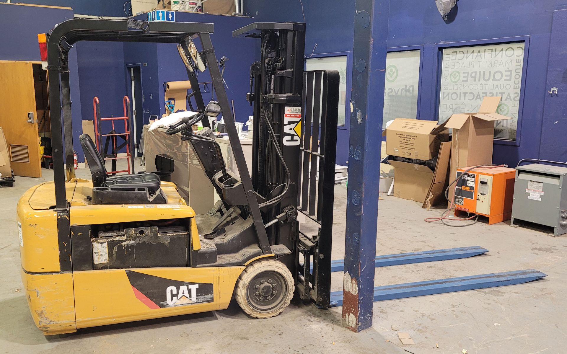 MITSUBISHI CATERPILLAR EP20KT 36V 3,950 LB CAPACITY ELECTRIC FORKLIFT WITH 188" MAXIMUM VERTICAL - Image 7 of 12