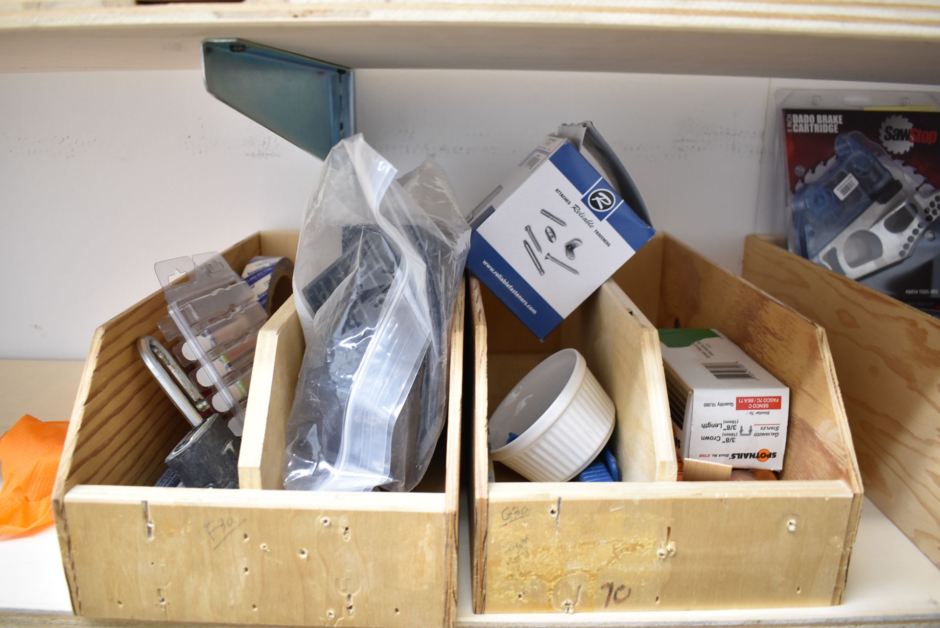 LOT/ CONTENTS OF SUPPLY CLOSET CONSISTING OF DESKTOP COMPUTER, PAPER SHREDDER, TOOLING AND SAW - Image 5 of 6