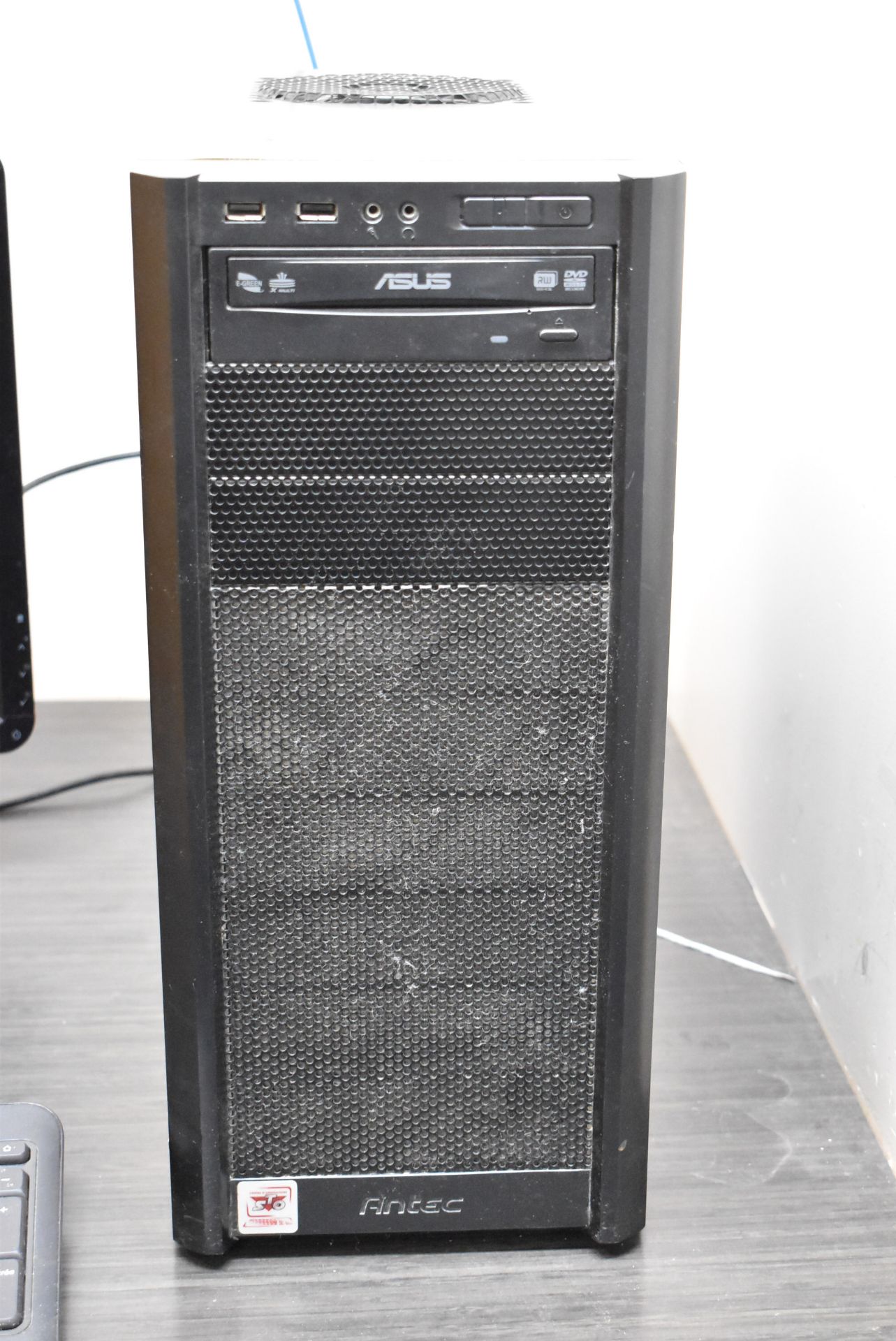 LOT/ ANTEC DESKTOP COMPUTER WITH DELL MONITOR, KEYBOARD AND MOUSE [RIGGING FEE FOR LOT #163 - $45/ - Image 2 of 4