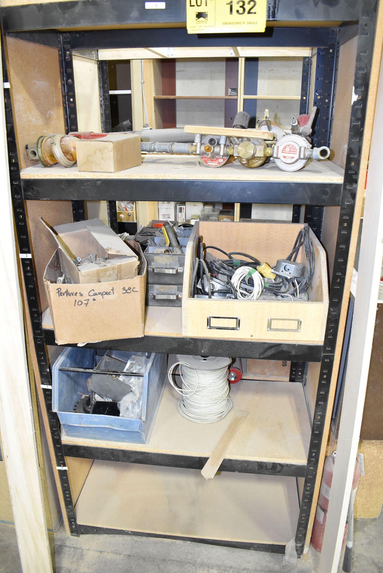 LOT/ ALUMINUM TRIM, ELECTRICAL WIRE, HARDWARE, SUCTION LIFTERS, CAULKING AND FURNITURE [RIGGING - Image 4 of 17