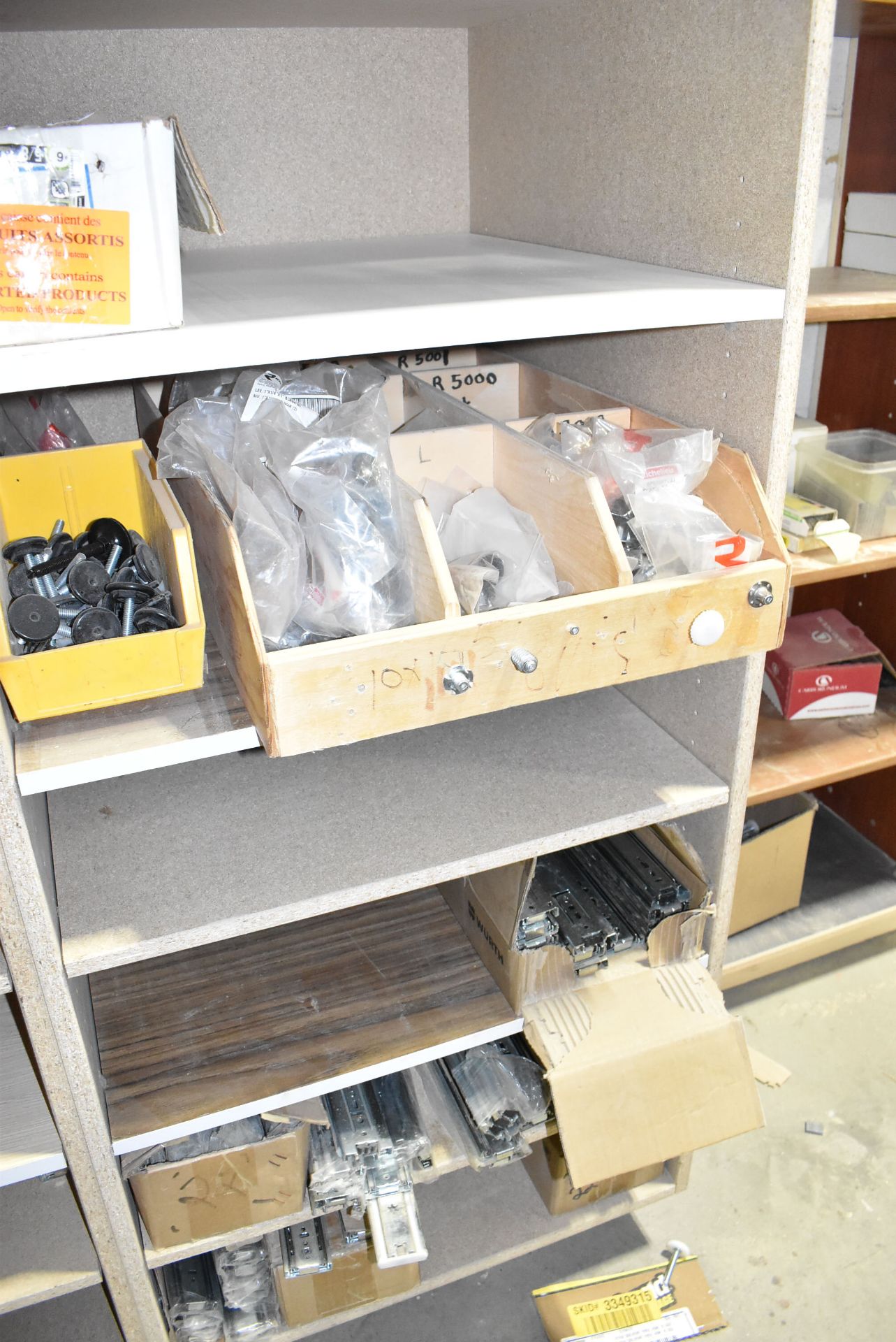 LOT/ ALUMINUM TRIM, ELECTRICAL WIRE, HARDWARE, SUCTION LIFTERS, CAULKING AND FURNITURE [RIGGING - Image 13 of 17