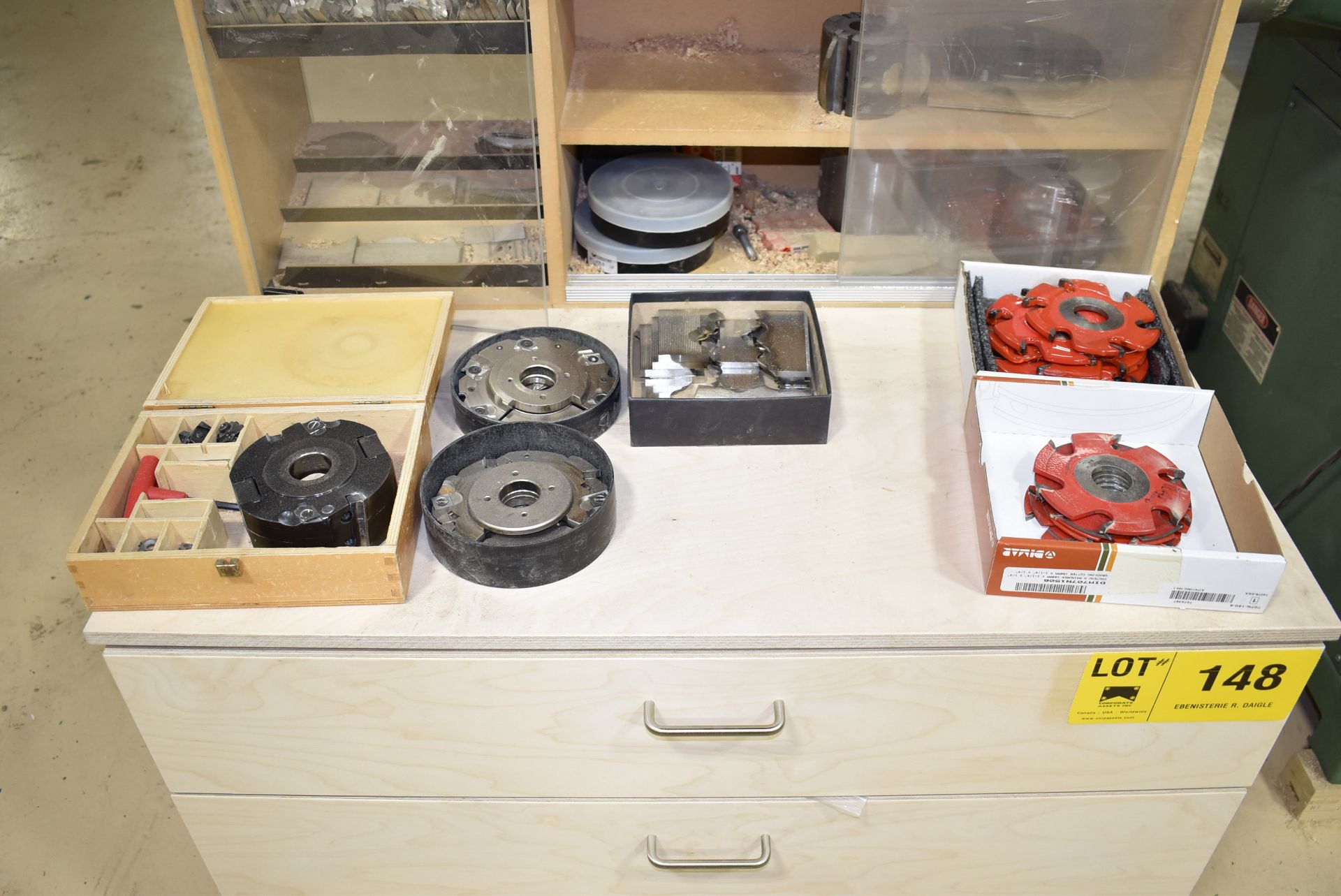 LOT/ CABINET WITH CONTENTS CONSISTING OF CUTTERS, SHAPER ACCESSORIES AND POWERFEED COMPONENTS [ - Image 2 of 8