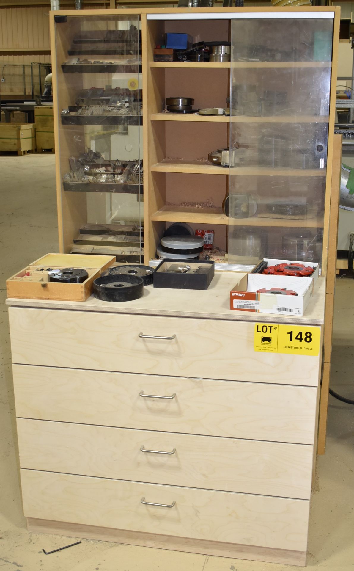 LOT/ CABINET WITH CONTENTS CONSISTING OF CUTTERS, SHAPER ACCESSORIES AND POWERFEED COMPONENTS [