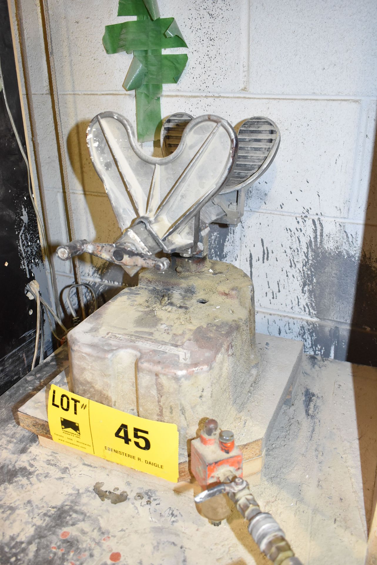 PNEUMATIC PAINT SHAKER WITH STAND, S/N N/A [RIGGING FEE FOR LOT #45 - $25 CAD PLUS APPLICABLE - Image 2 of 2