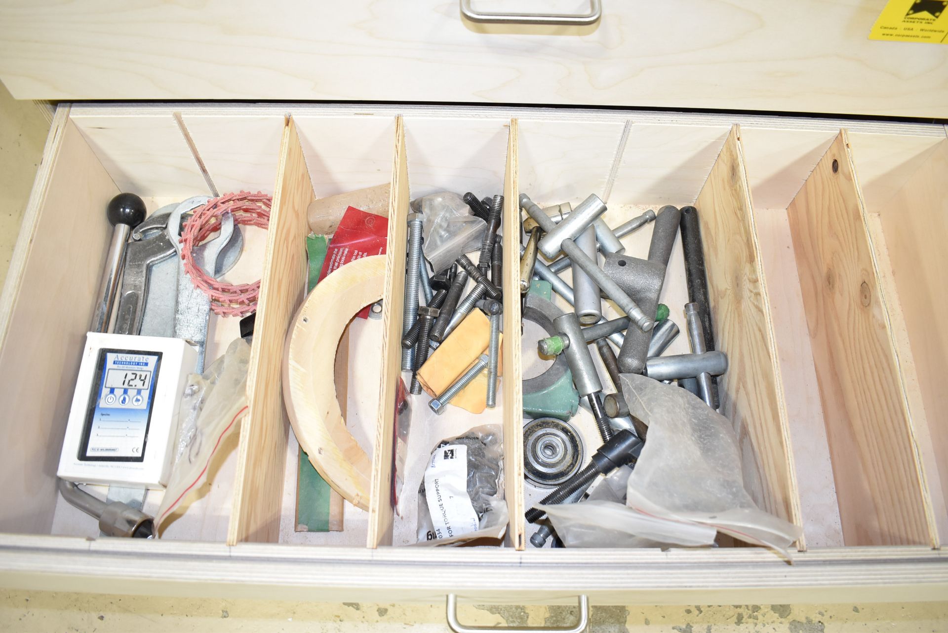 LOT/ CABINET WITH CONTENTS CONSISTING OF CUTTERS, SHAPER ACCESSORIES AND POWERFEED COMPONENTS [ - Image 6 of 8