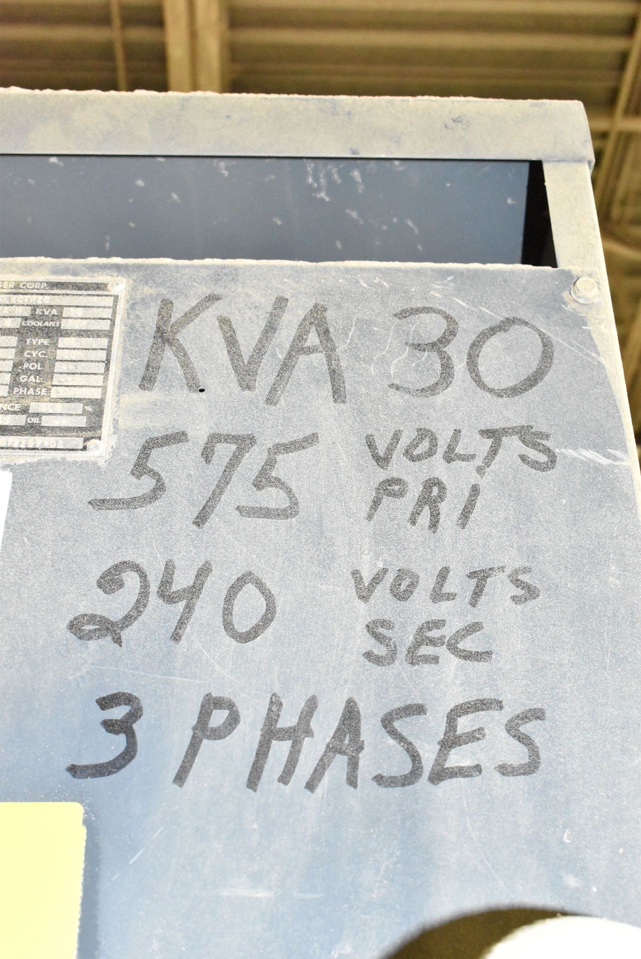 GE 30 KVA TRANSFORMER, 240-575V/3PH/60HZ, S/N 072197-DB (CI) [RIGGING FEE FOR LOT #25 - $50 CAD PLUS - Image 3 of 3