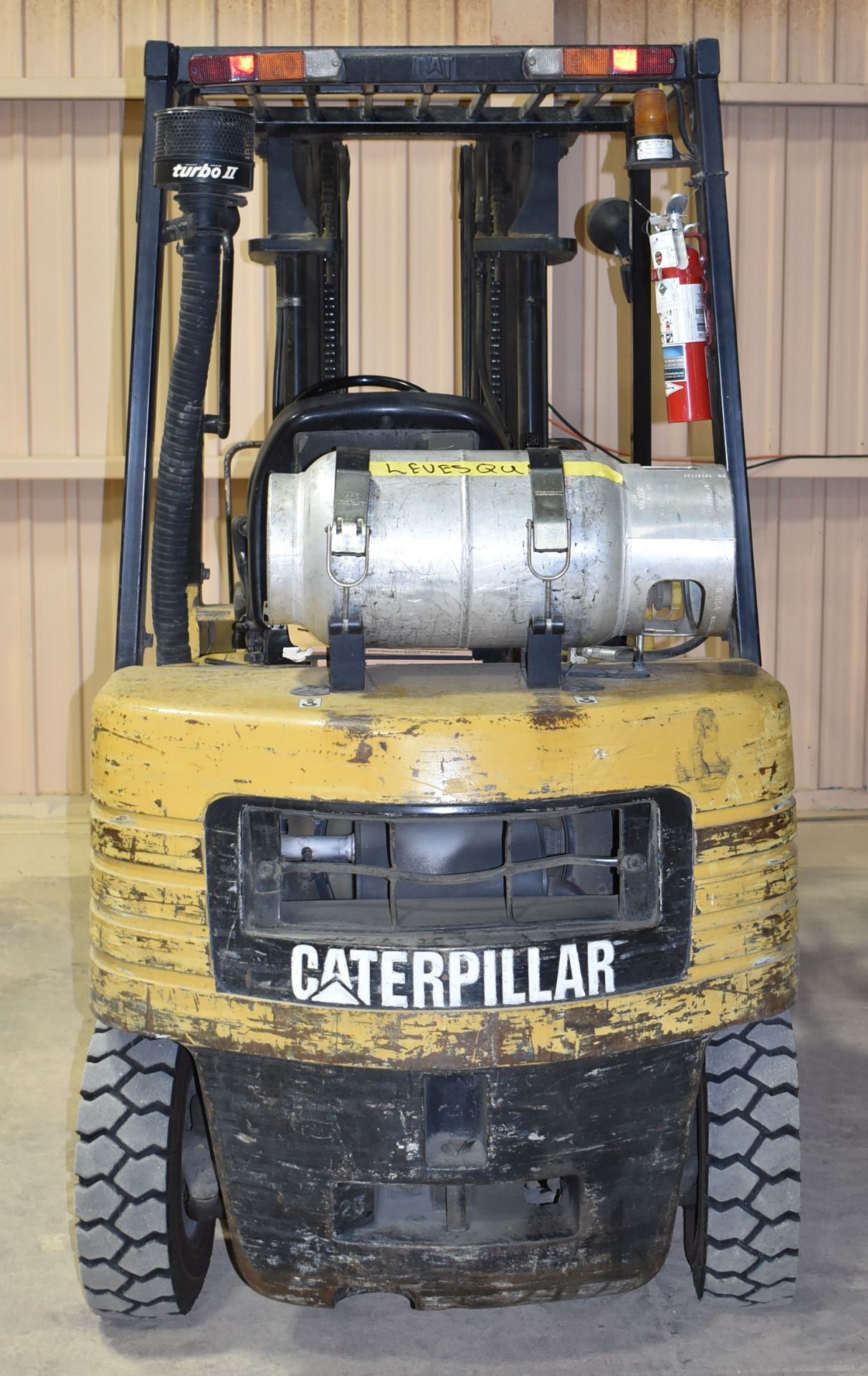 CATERPILLAR GP 25 5,000 LB CAPACITY DUAL-FUEL FORKLIFT WITH 192" MAXIMUM VERTICAL REACH, 13,430 - Image 7 of 9