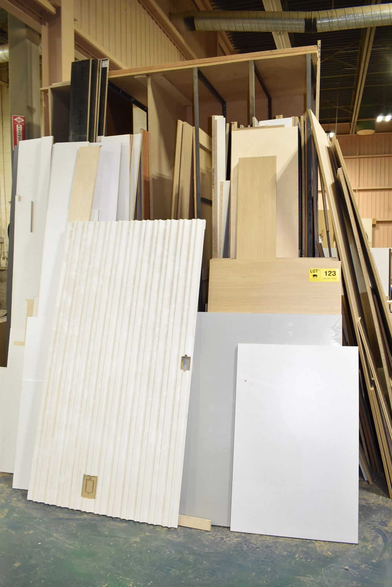 LOT/ CONTENTS OF RACK AND CARTS CONSISTING OF MDF, PARTICLEBOARD & PLYWOOD SHEET & OFF-CUT - Image 2 of 6