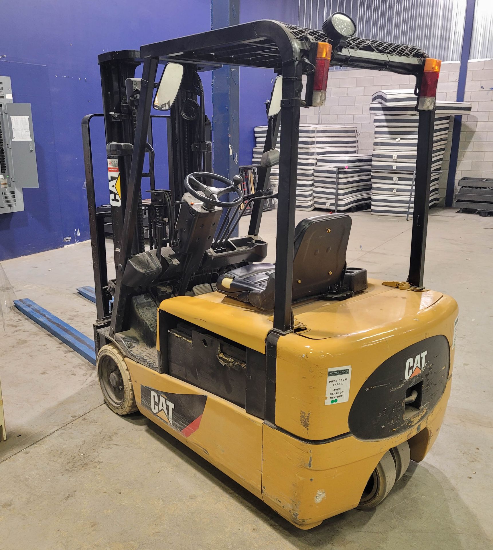 MITSUBISHI CATERPILLAR EP20KT 36V 3,950 LB CAPACITY ELECTRIC FORKLIFT WITH 188" MAXIMUM VERTICAL - Image 3 of 12