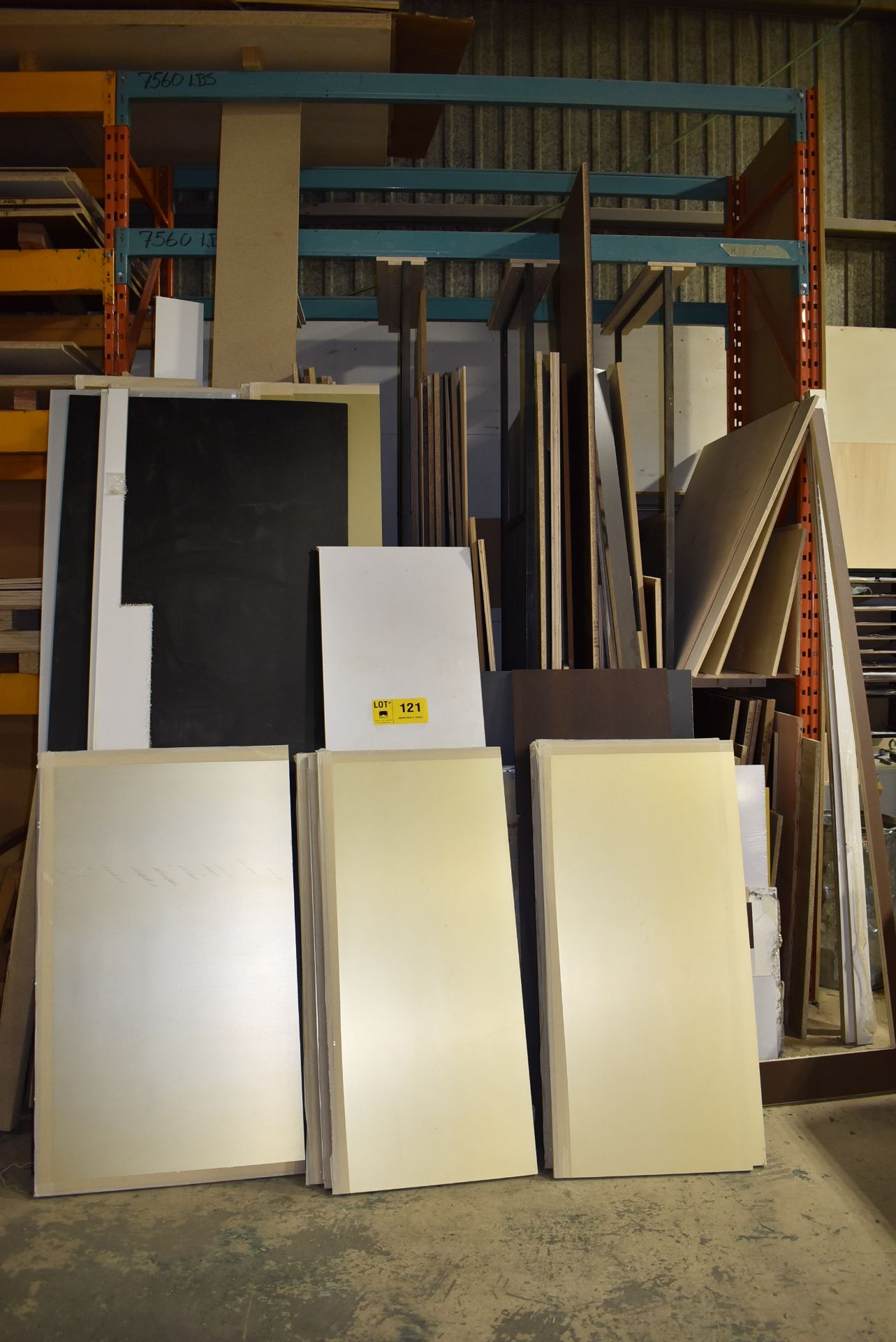 LOT/ CONTENTS OF SECTION CONSISTING OF MDF, PARTICLEBOARD & PLYWOOD OFF-CUT MATERIAL (CI) [RIGGING