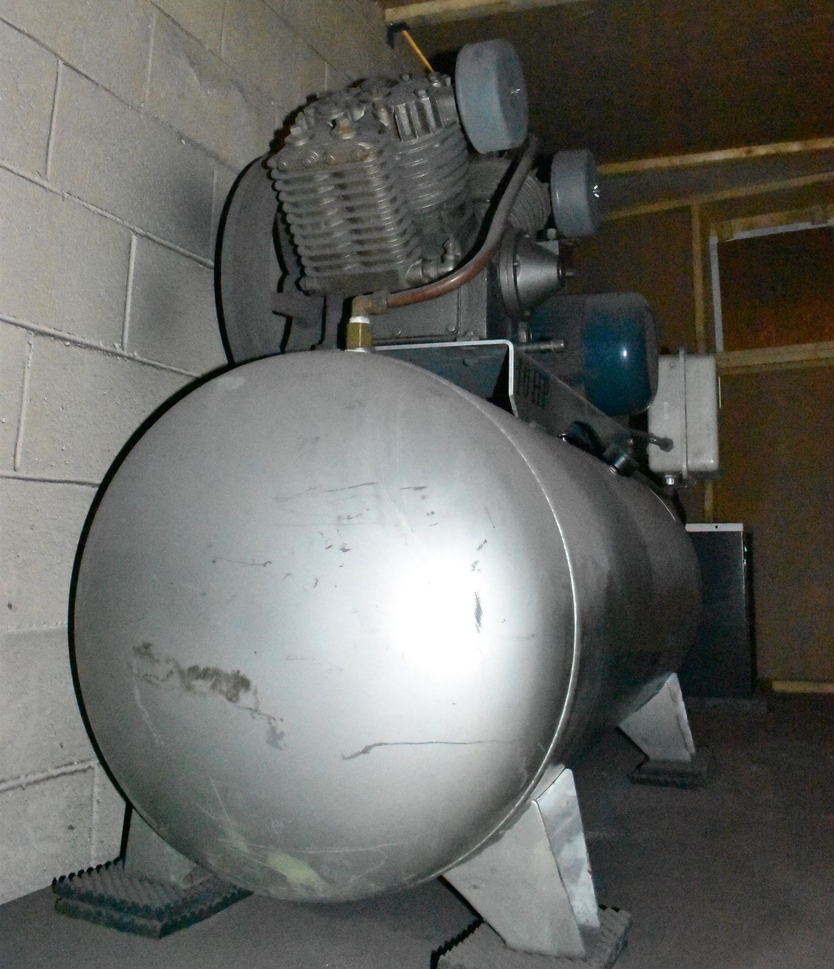 10 HP AIR COMPRESSOR WITH AIR DRYER, S/N N/A (CI) [RIGGING FEE FOR LOT #58 - $875 CAD PLUS