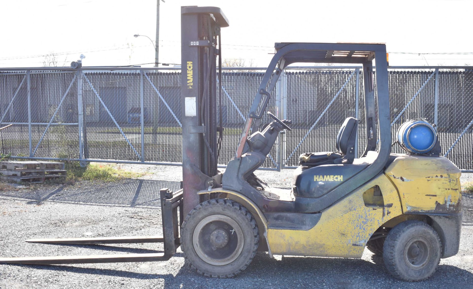 HAMECH (2008) G32HT-16 3,750 LB CAPACITY LPG FORKLIFT WITH 203" MAXIMUM VERTICAL REACH, 48" FORKS, - Image 3 of 10