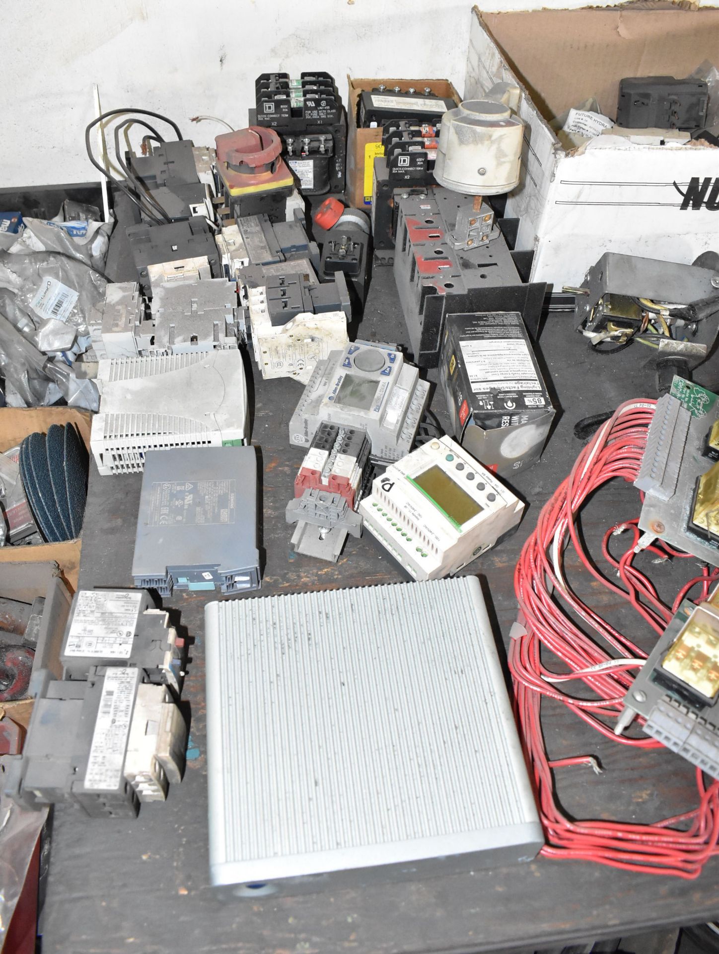 LOT/ SHOP TABLE WITH CONTENTS CONSISTING OF ELECTRICAL COMPONENTS, WIRE AND HYDRAULIC HOSE - Image 3 of 4