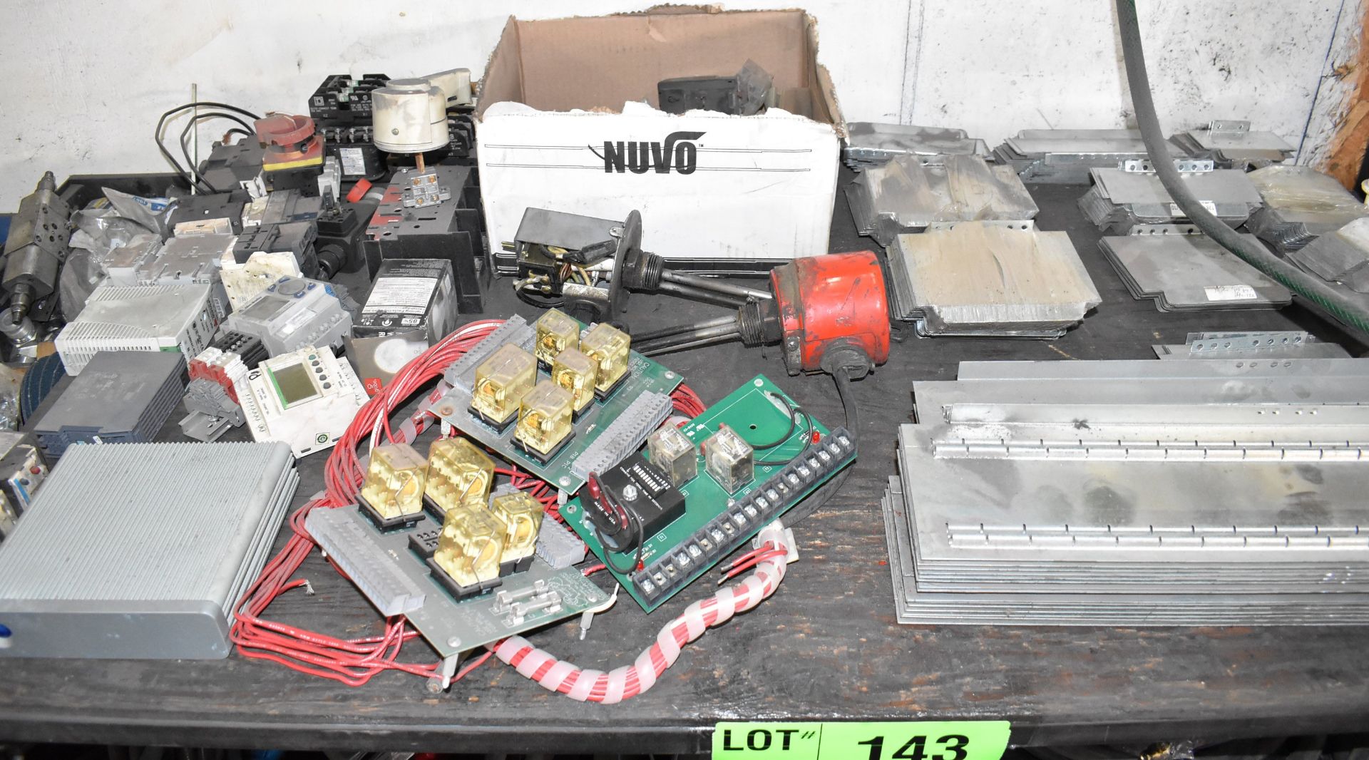 LOT/ SHOP TABLE WITH CONTENTS CONSISTING OF ELECTRICAL COMPONENTS, WIRE AND HYDRAULIC HOSE - Image 2 of 4