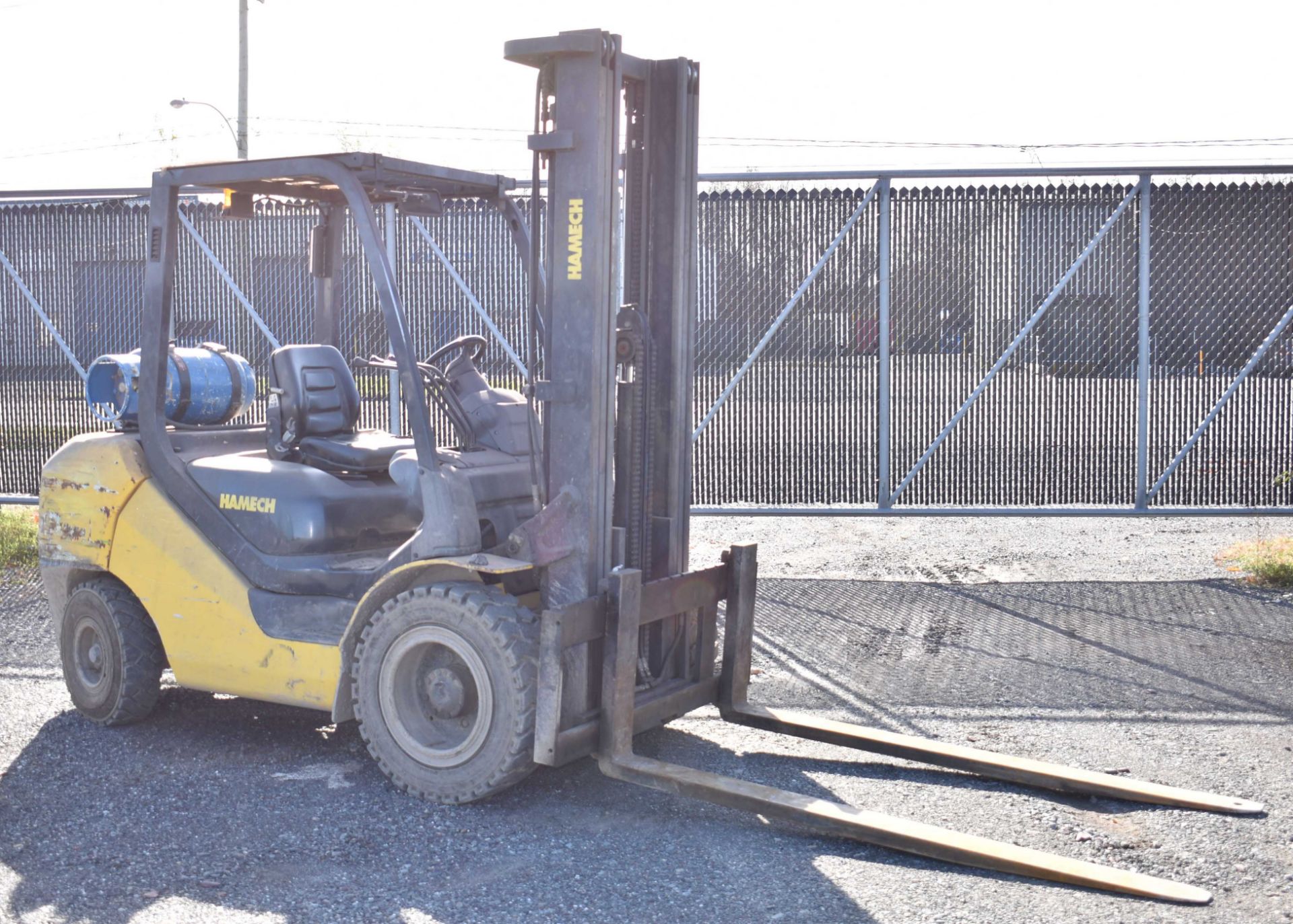 HAMECH (2008) G32HT-16 3,750 LB CAPACITY LPG FORKLIFT WITH 203" MAXIMUM VERTICAL REACH, 48" FORKS,