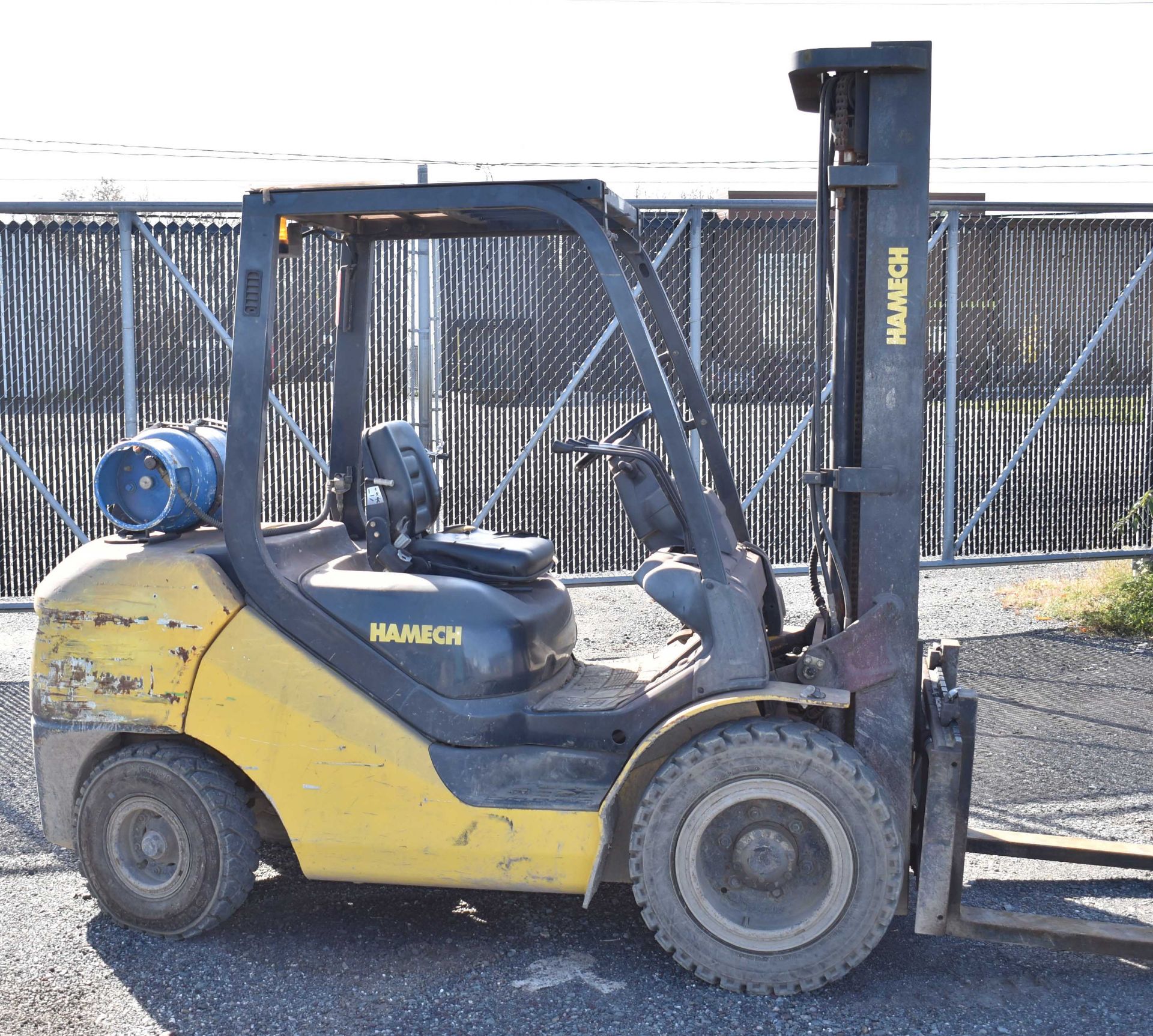 HAMECH (2008) G32HT-16 3,750 LB CAPACITY LPG FORKLIFT WITH 203" MAXIMUM VERTICAL REACH, 48" FORKS, - Image 2 of 10