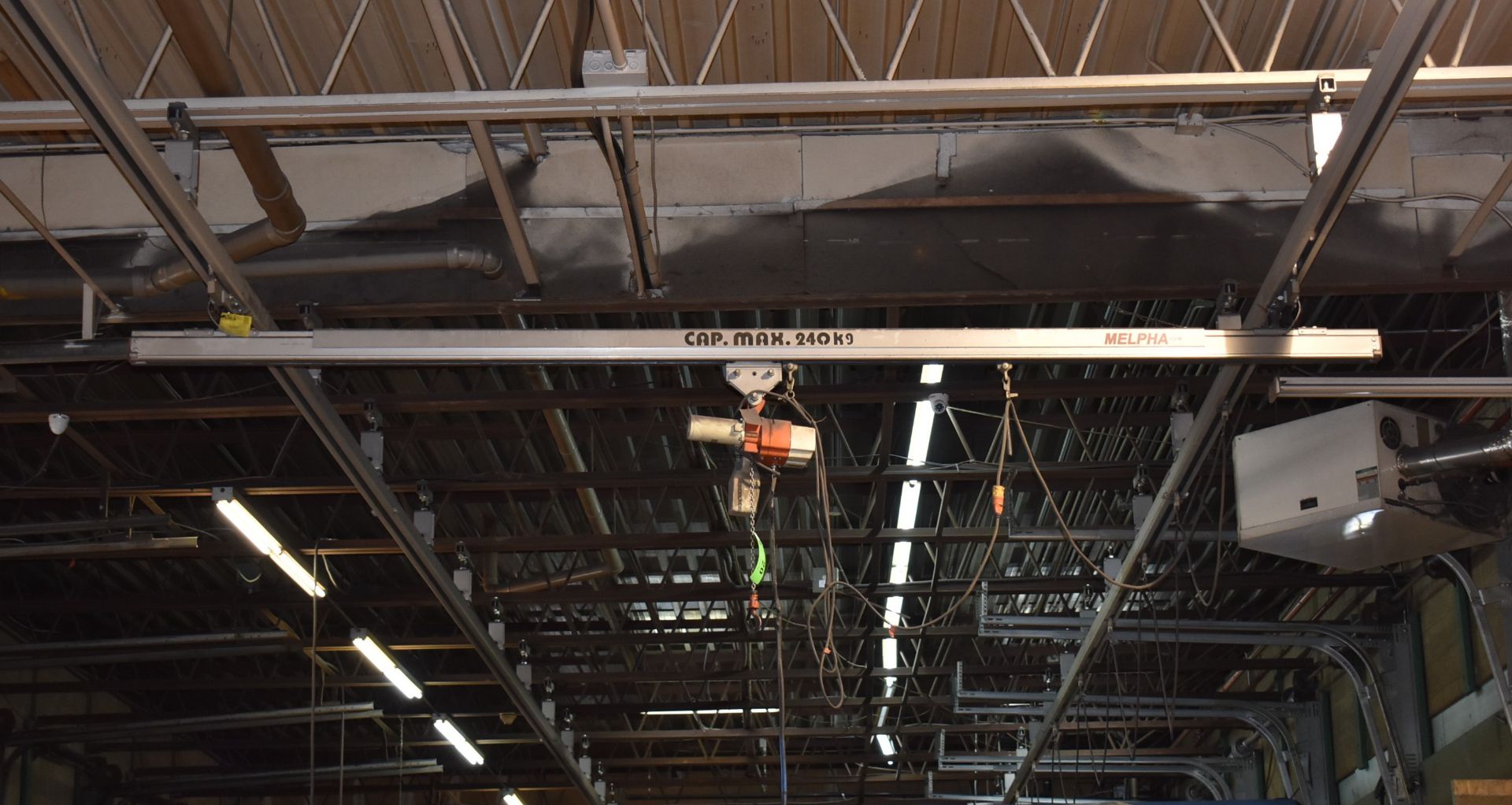 MELPHA 240 KG CAPACITY CRANE GANTRY SYSTEM WITH KITO 1 TON ELECTRIC CHAIN HOIST, APPROX. 15' X 65' - Image 3 of 6