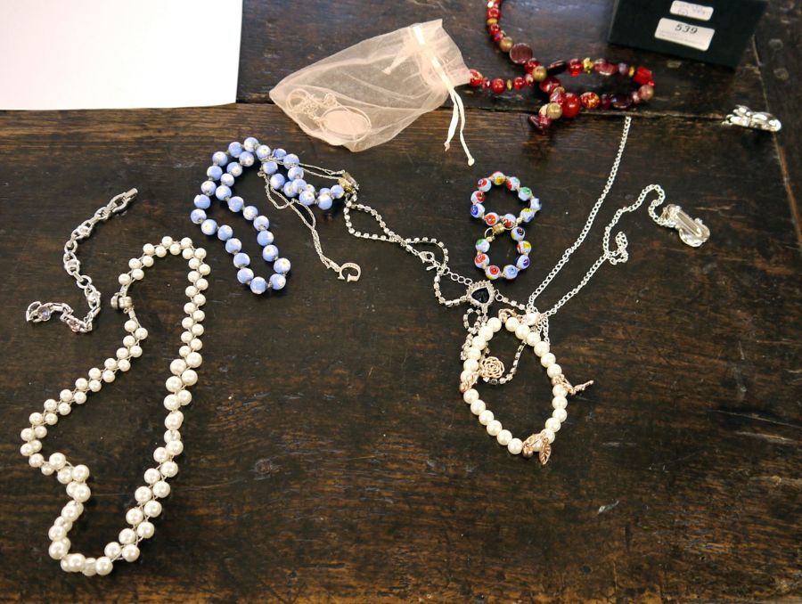 Quantity of costume jewellery including a rose quartz pendant, a glass bead necklace, a paste - Image 2 of 2