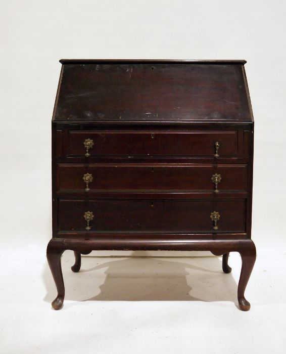 Early 20th century mahogany bureau of three drawers, on cabriole legs, 78cm x 100cm