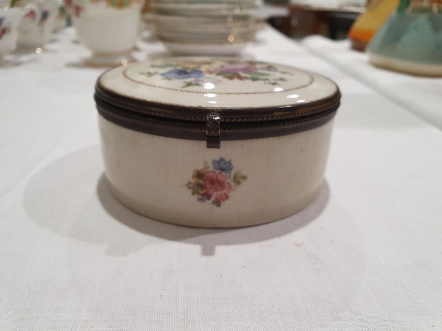 French porcelain square section jardiniere, circa 1835, painted with swags of flowers alternating - Image 13 of 17