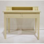 20th century painted pine desk on square tapering supports (95x45x85cm)