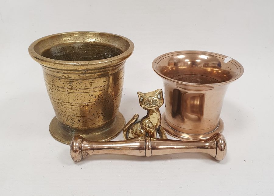 Brass mortar, 13cm high, a copper pestle and mortar and a brass cat ornament (4) - Image 2 of 2