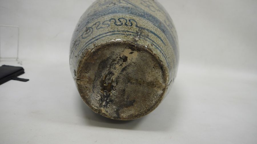 Large Chinese porcelain blue and white oviform vase and cover, late 19th/20th century, painted - Image 6 of 6