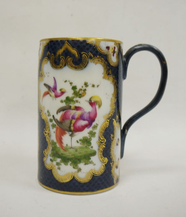 Continental porcelain Worcester-style tankard, 20th century, printed blue seal mark, painted with - Bild 2 aus 4