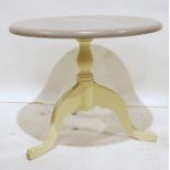 Painted wood circular table on ogee tripod base (90x74cm)