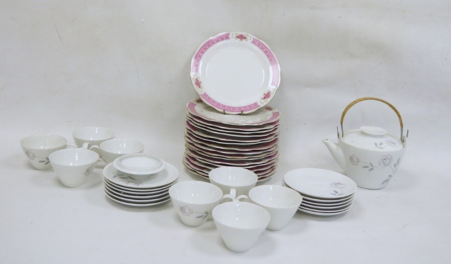 Noritake teaware to include teapot, cups and saucers and a set of modern Chinese plates