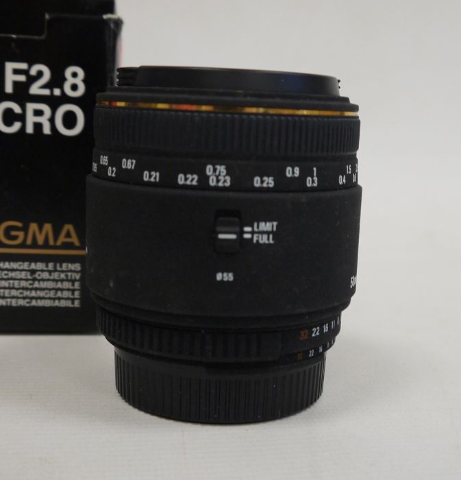 Sigma 50mm 1:2.8 DG Macro lens in box - Image 3 of 5