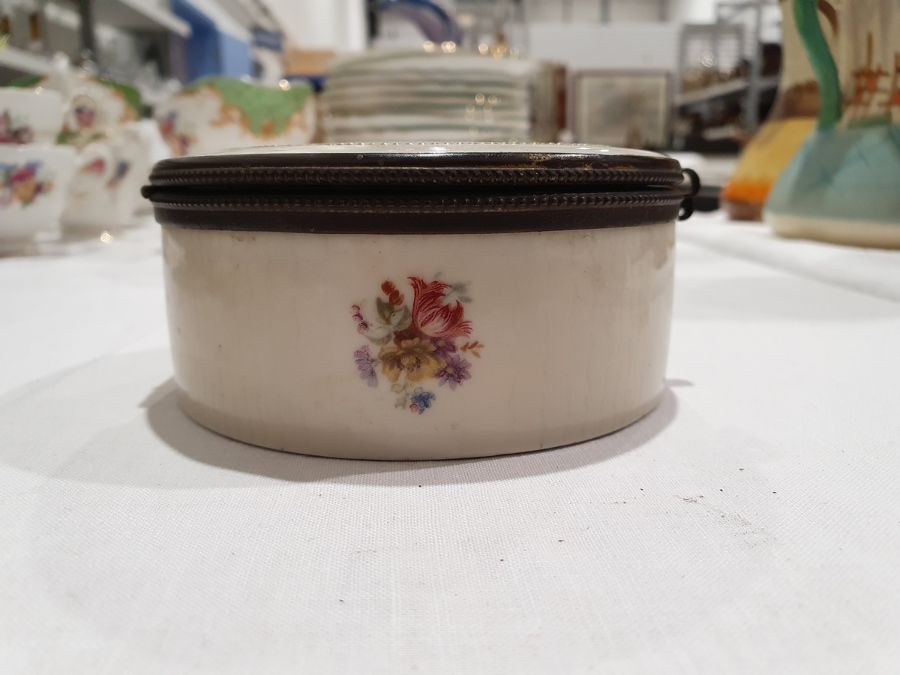 French porcelain square section jardiniere, circa 1835, painted with swags of flowers alternating - Bild 12 aus 17