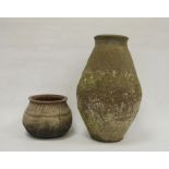 Julfar Ware (U.A.E., Ras Al-Khaimah) pottery vase of globular form decorated in brown slip with a
