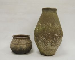 Julfar Ware (U.A.E., Ras Al-Khaimah) pottery vase of globular form decorated in brown slip with a