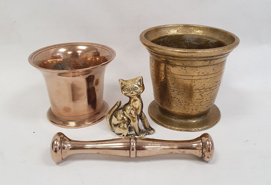 Brass mortar, 13cm high, a copper pestle and mortar and a brass cat ornament (4)