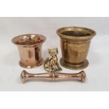 Brass mortar, 13cm high, a copper pestle and mortar and a brass cat ornament (4)