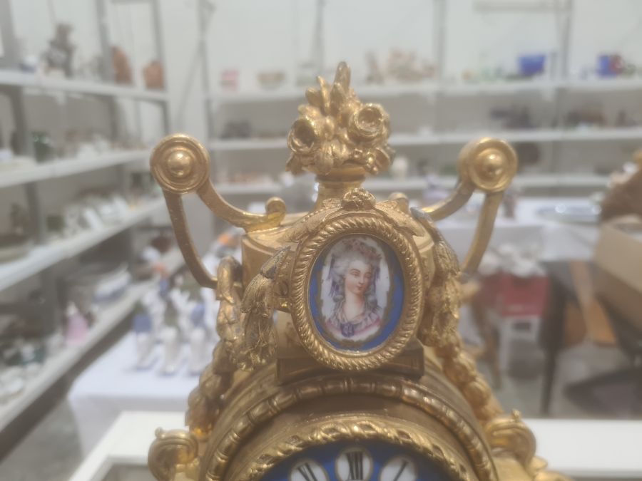 French gilt metal and porcelain mantel clock, the porcelain dial with Roman numerals, the movement - Image 15 of 17