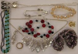 Quantity of costume jewellery including a rose quartz pendant, a glass bead necklace, a paste