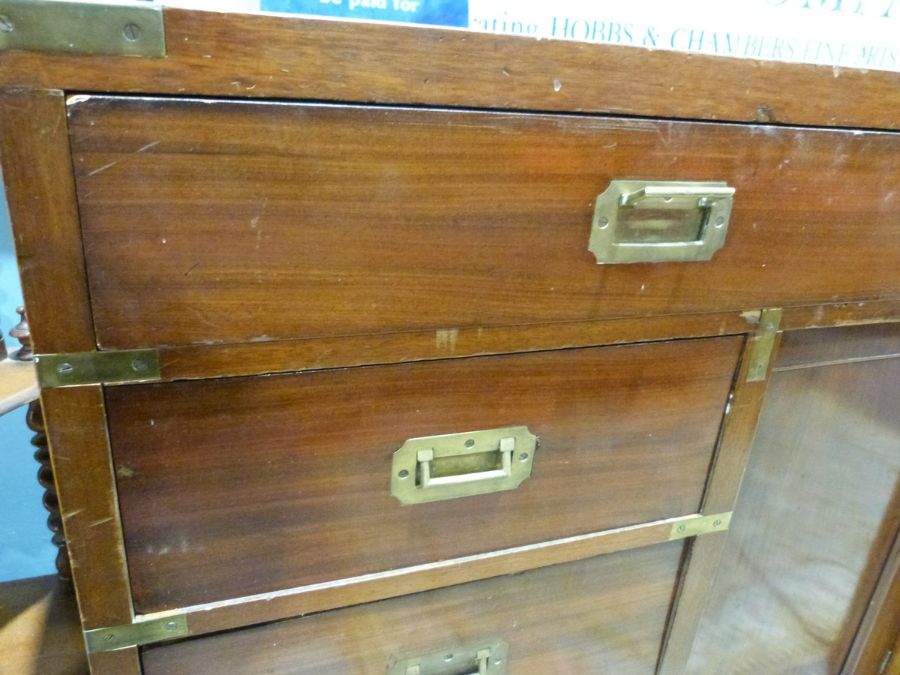 19th century-style mahogany campaign desk, the rectangular top above eight drawers and kennel - Image 3 of 7