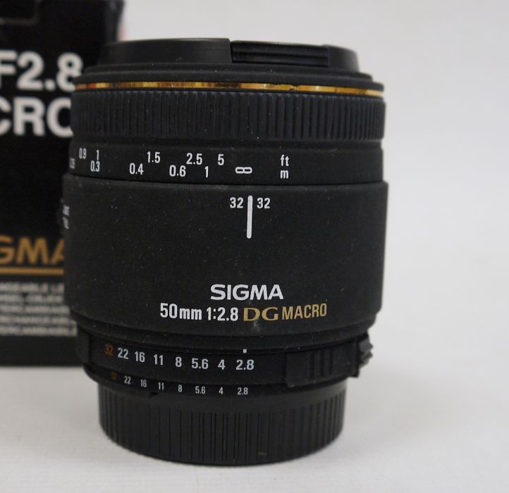 Sigma 50mm 1:2.8 DG Macro lens in box - Image 2 of 5