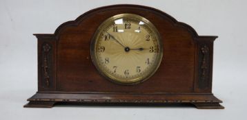 Modern mantel clock in mahogany casing, Arabic numerals to the dial, the mechanism marked 'Buren