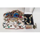 1920's Indian jade and gold coloured metal necklace and a small quantity of costume jewellery to