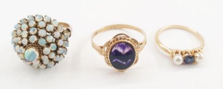 Gold ring set with an oval bluejohn cabochon (hallmarks rubbed) (finger size T), a gold ring set