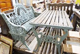 Cast iron garden bench and tableCondition ReportThe bench is cast iron. The length is 112cm.