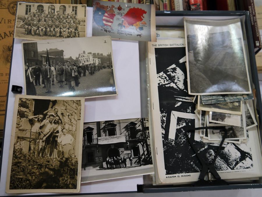 Books and ephemera relating to the Spanish Civil War from the collection of Maurice Levine (one of - Image 2 of 3
