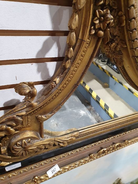 Regency overmantel wall mirror with gilt gesso frame above the oval plate and shaped mirror plate - Image 4 of 14